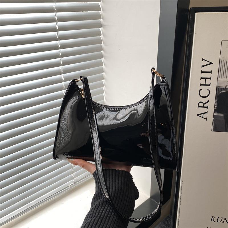 Simple texture, underarm women's bag, baguette bag, new fashionable glossy portable shoulder bag