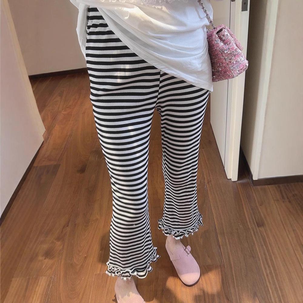 

Брюки клеш для беременных с оборками по краю и полосками, на кулиске - черно-белые Large