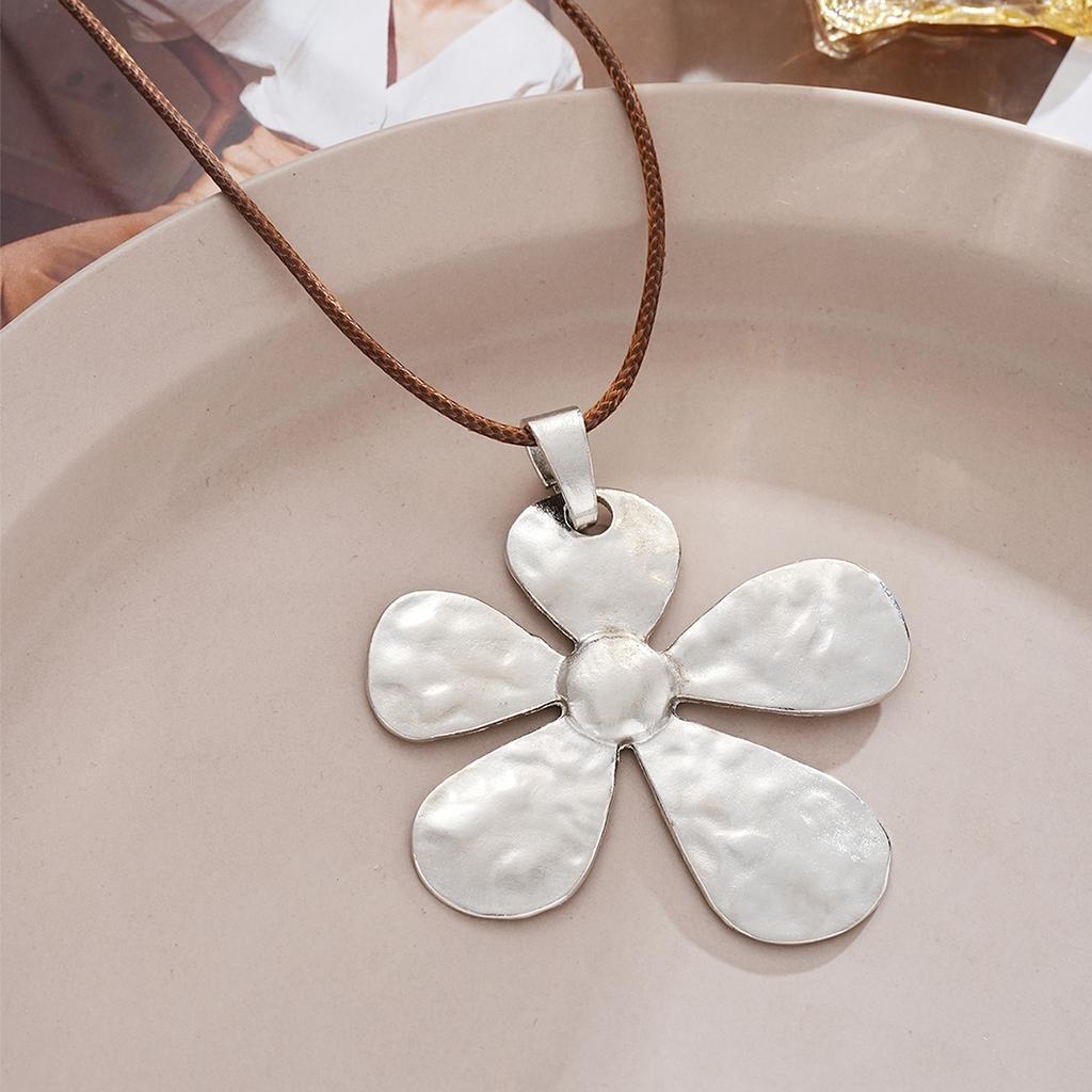 Fashion Exaggerate Flower Pendant Necklace Vintage Silver Color Irregular Large Floral Rope Chain Necklaces Boho Wedding Jewelry