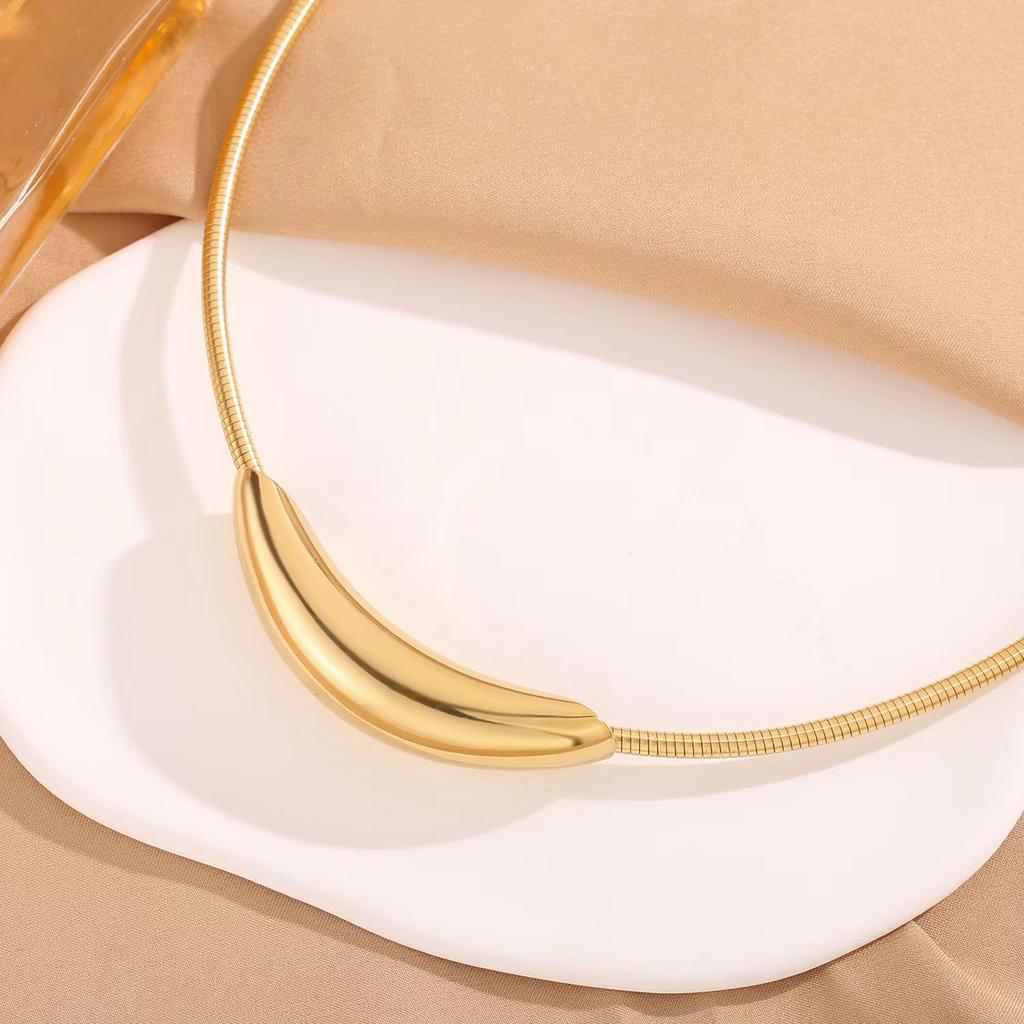 Best Women's Stainless Steel Jewelry Necklace, Fashionable and Simple, Golden Cylindrical Curved Tube Necklace for