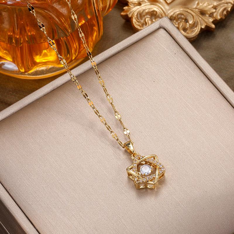 Dynamic Heart Star Zircon Titanium Necklace: Women's Luxurious Niche Design Clavicle Chain