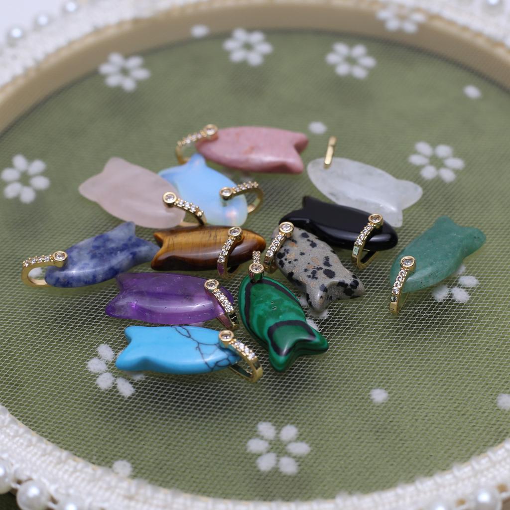 5Pcs, Natural Stone Crystal Rose Quartz Malachite Gemstone Pendant, Boho Handmade Small Fish Charms for Jewelry Making DIY Crafts, Unisex Gift 12×18mm