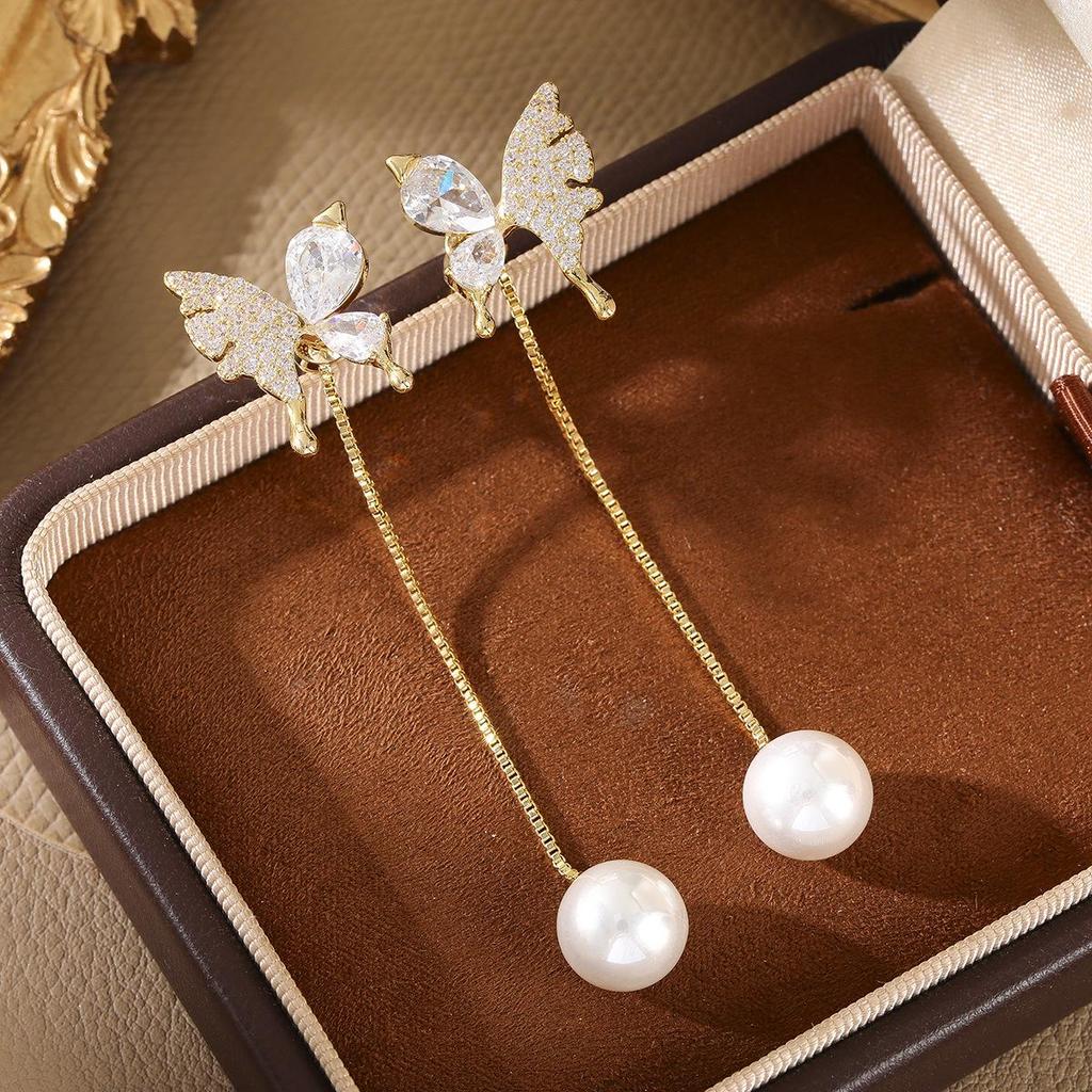 Elegant Two-Way Butterfly Pearl Tassel Earrings: Versatile, Slimming Studs for a Sweet, High-End Look.
