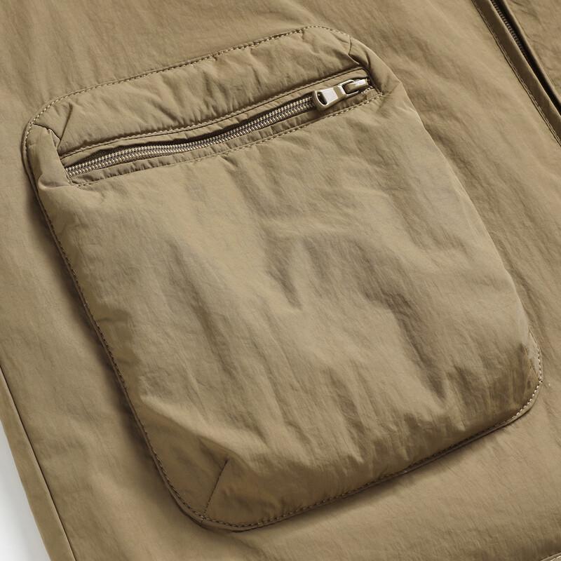 Xue Zhong Fei Men's Lightweight V-Neck Down Vest