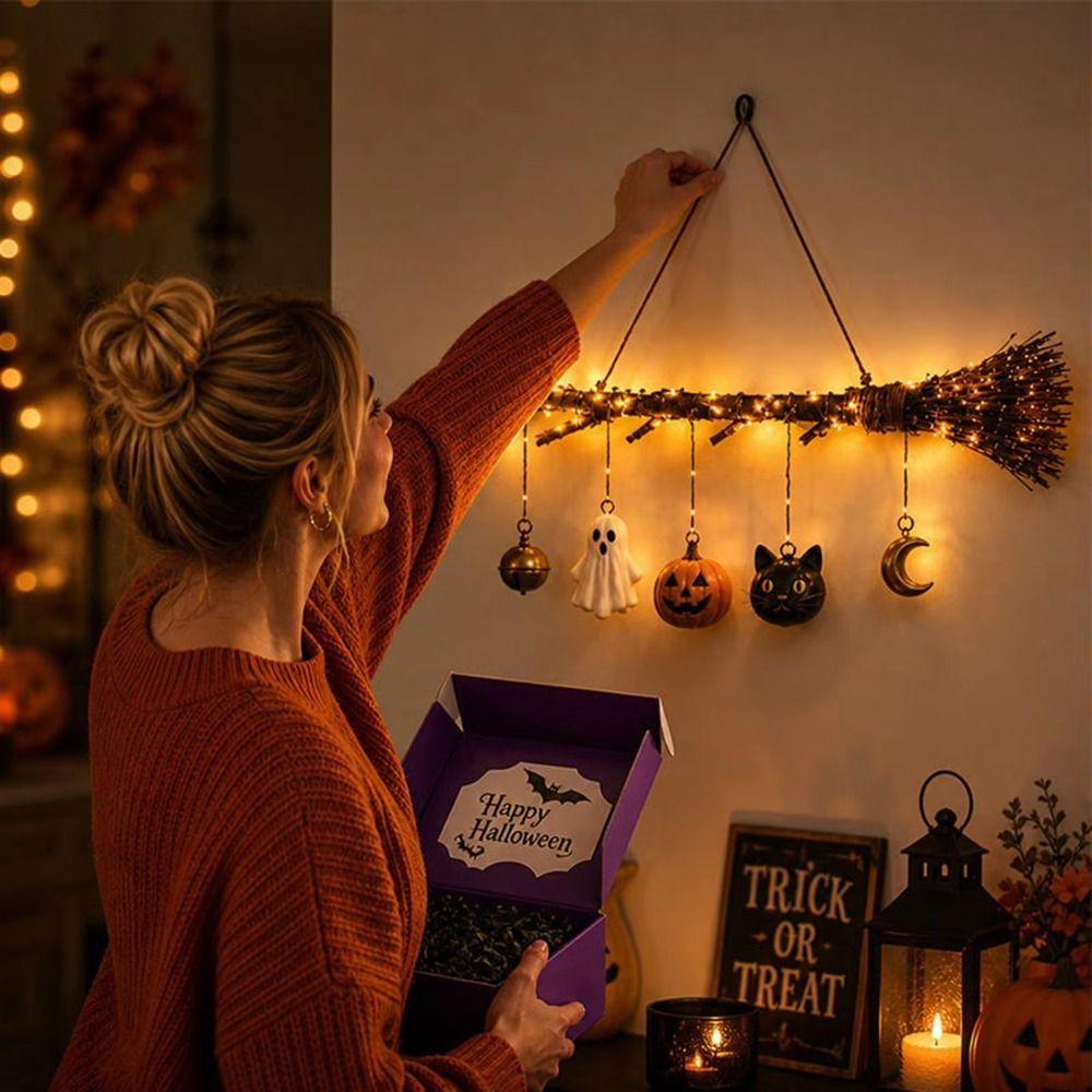 Leuchtende Halloween-Wandkunst Warme Farbe Leuchtender Besen Hexenbesen Wanddekoration Partydekoration