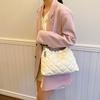 IELGY Ladies Large-Capacity Shoulder Messenger Bag Texture Portable Diamond Bucket Bag