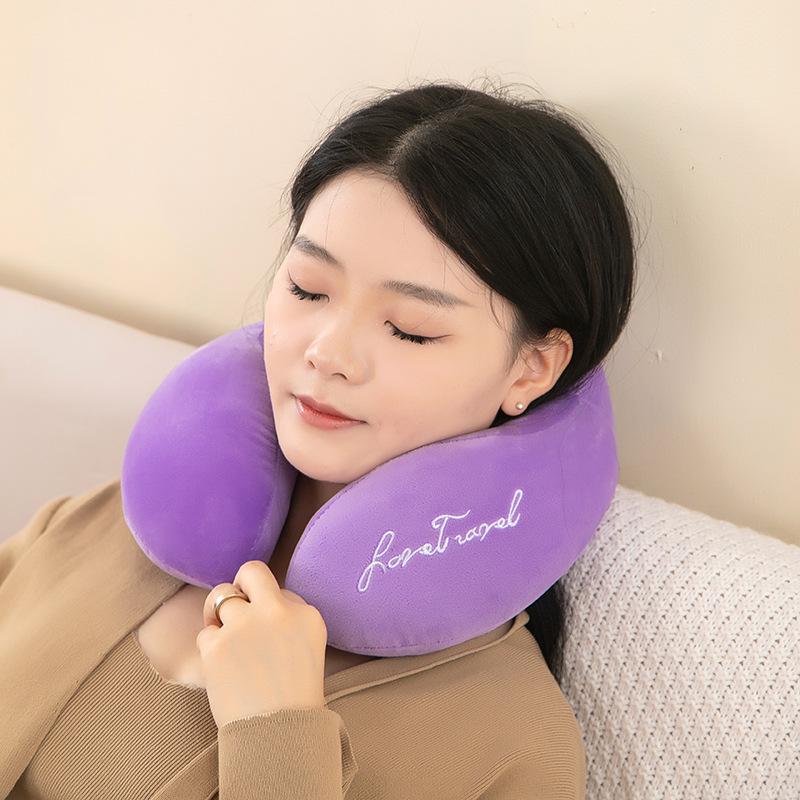 Přenosný cestovní polštářek na krk ve tvaru U s masážní funkcí pro letadlo, kancelář, auto a spánek.