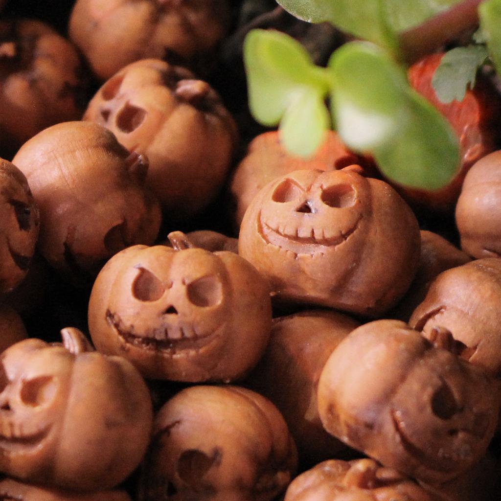 20 piece set of pumpkin resin crafts, bizarre pumpkin smiling faces, Halloween bonsai pavement stone statues, garden pavement st