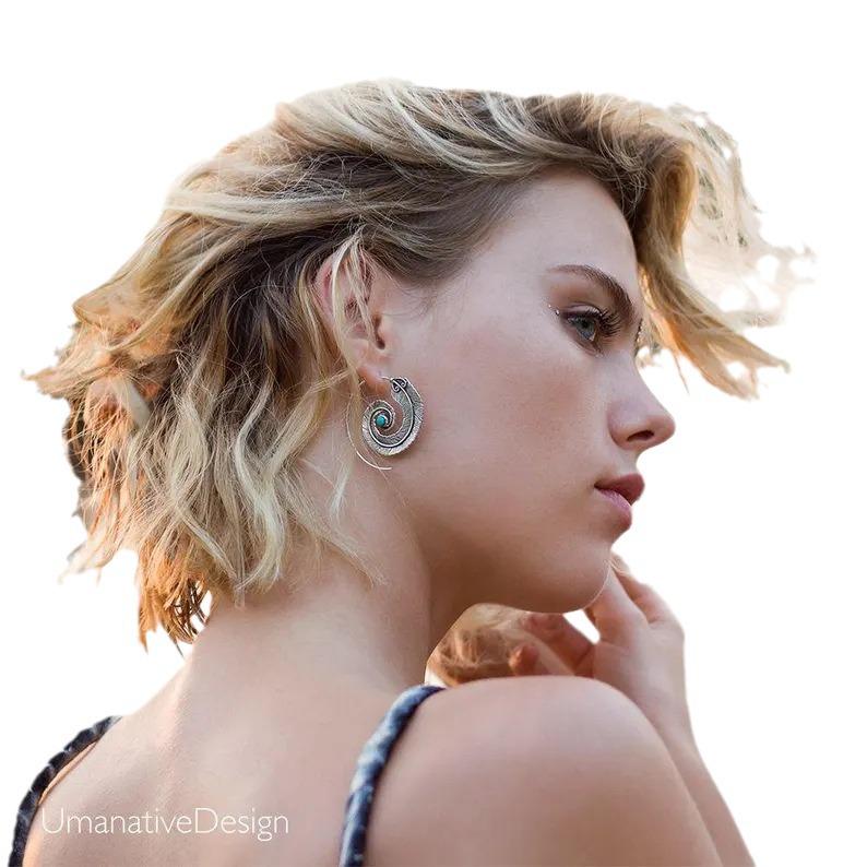 He Cheng Geometric Spiral Feather Alloy Hoop Earrings for Women