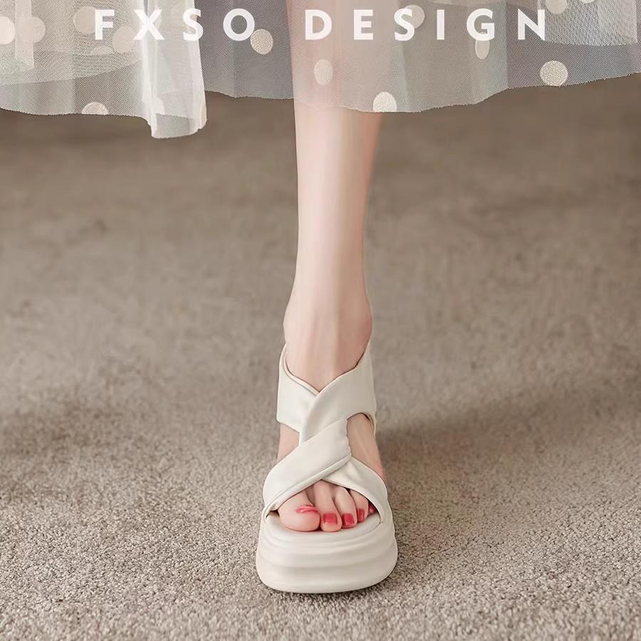 Factory Sandals Women's 2025 Summer New Fashion Heightening Platform Beach Shoes Korean Version Outer Wear Muffin Light Casual Shoes