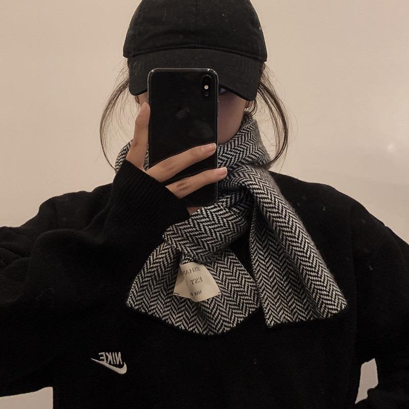 Retro fashion herringbone patch small scarf to keep warm in autumn and winter, student versatile casual scarf men
