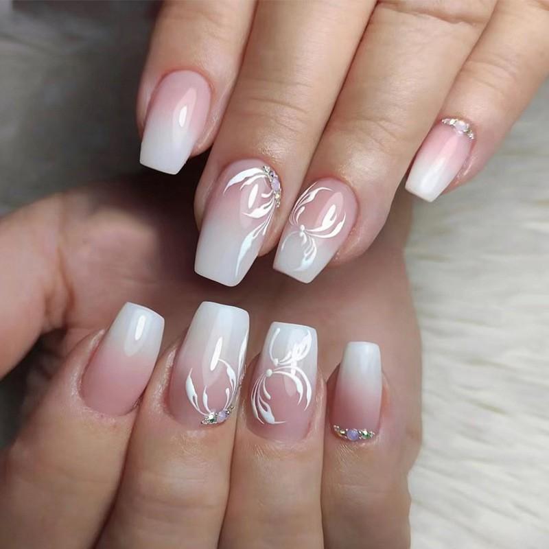 

Nail Patch Pink White Gradient Wearing Short Petal Water Diamond