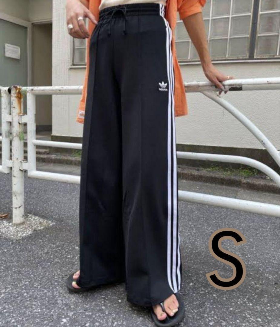 

[Б/У] Кто первый встал, того и тапки. Спортивные брюки Adidas Relax широкого кроя, черно-белые, размер S, унисекс.