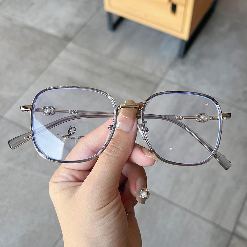 New Stylish Women Eyeglass Frames Square Shape Anti Blue Light Glasses For Women  Material Glasses