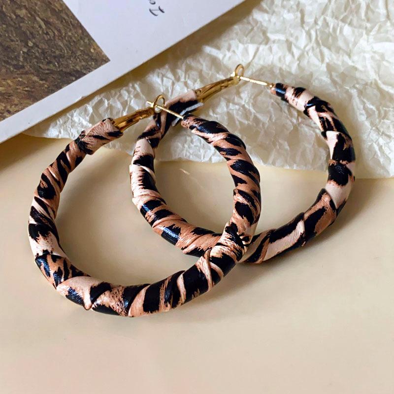 Hong Kong Style Real Gold Electroplated Leopard Print Circle Earrings Square Face Retro High-end Earrings Commuter Versatile Earrings Niche