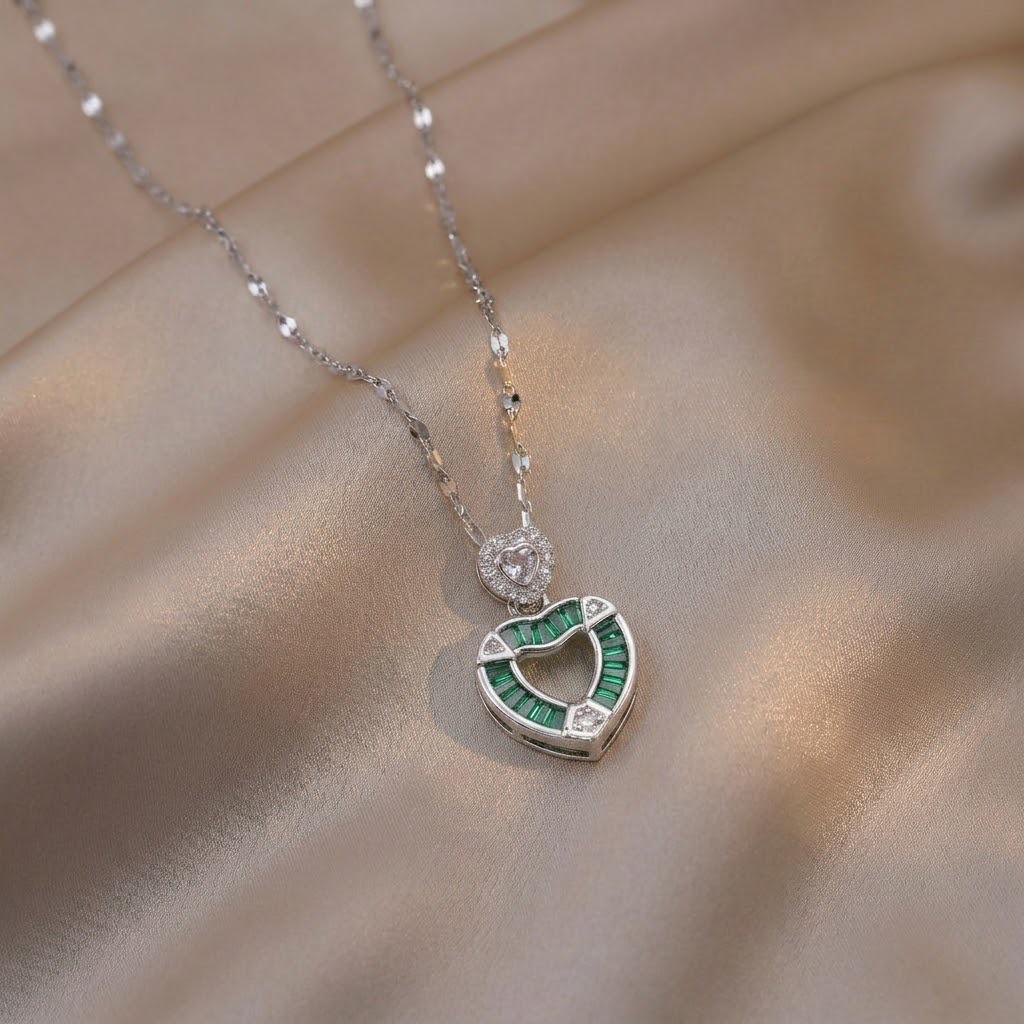 European & American Style Women's Necklace: Copper with Micro-inlaid Zircon Water Drop Heart Pendant and Fashionable Clavicle Chain.