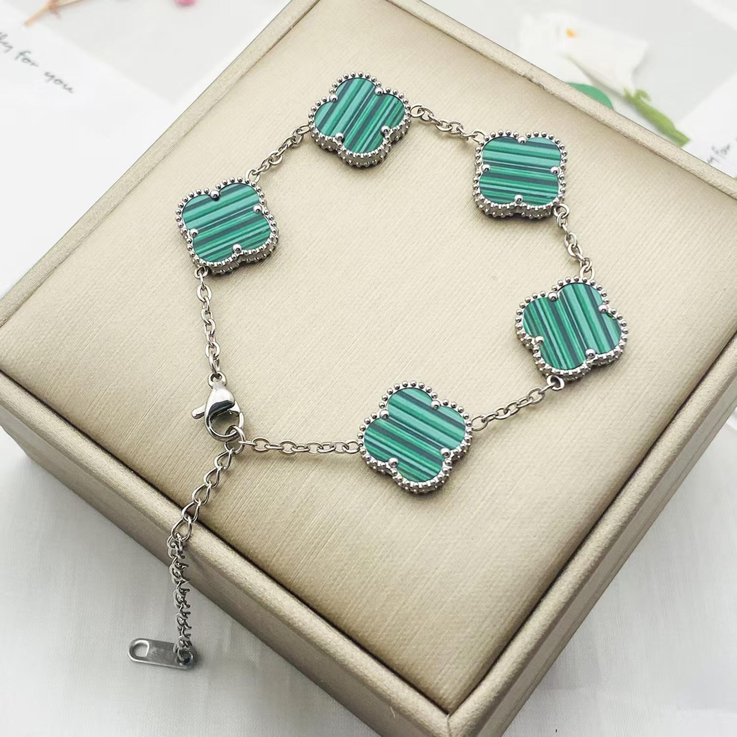 

15 мм не теряет цвет четырехлистный клевер титановая сталь пять цветов браслет женская мода универсальный высококлассный чувство женского браслета 18K