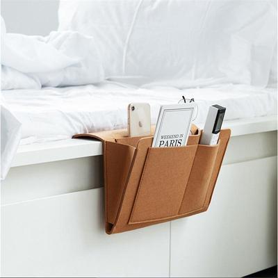 1 adet Keçe Başucu Saklama Çantası Kılıfı Yatak Masa Çantası Kanepe TV Uzaktan Kumanda Asılı Caddy Kanepe Depolama Organizatör Yatak Tutucu Cepler HMM