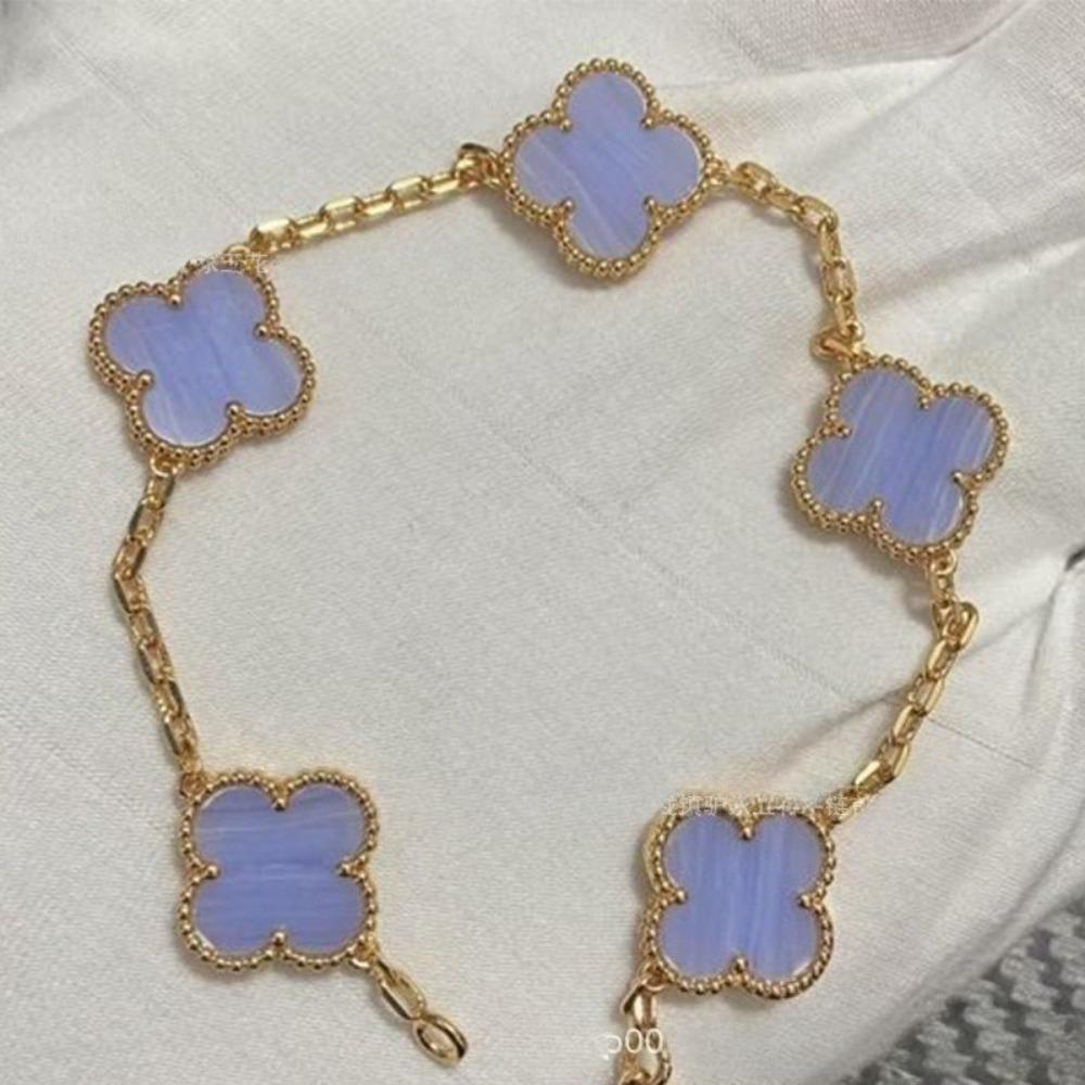 Hochwertiger roter Chalcedon Laser vierblättriges Kleeblatt fünfblütiges Armband 18K Roségold leichter Luxusschmuck Geschenk für Freundin