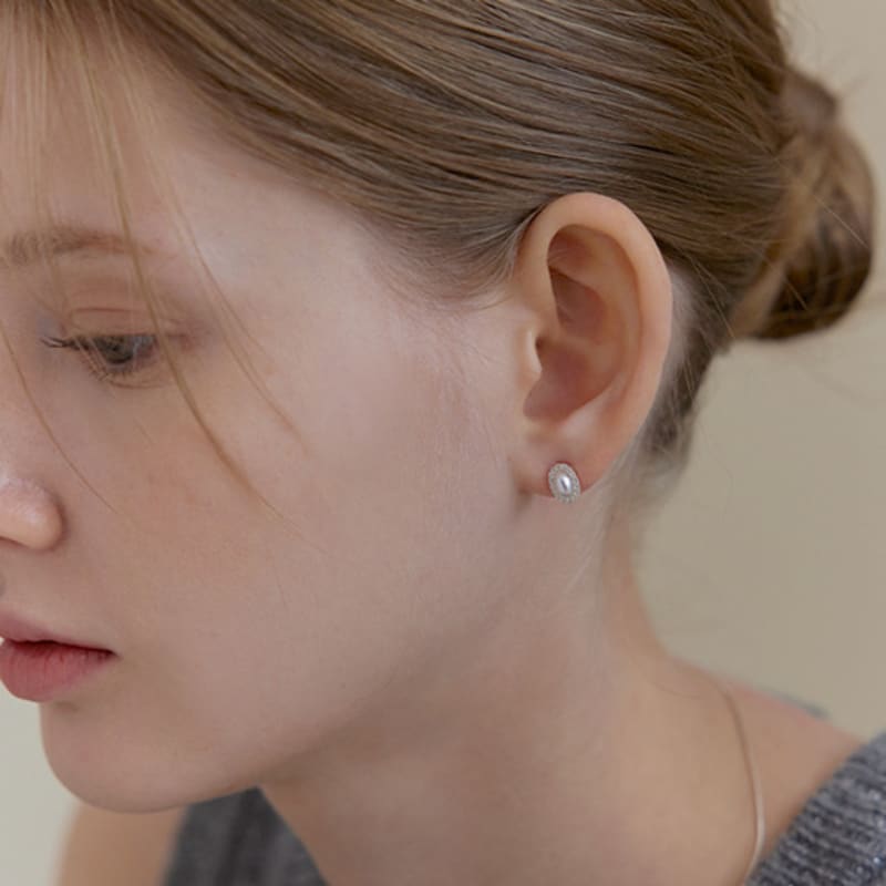 Lewe Oval Pearl Clear Earring