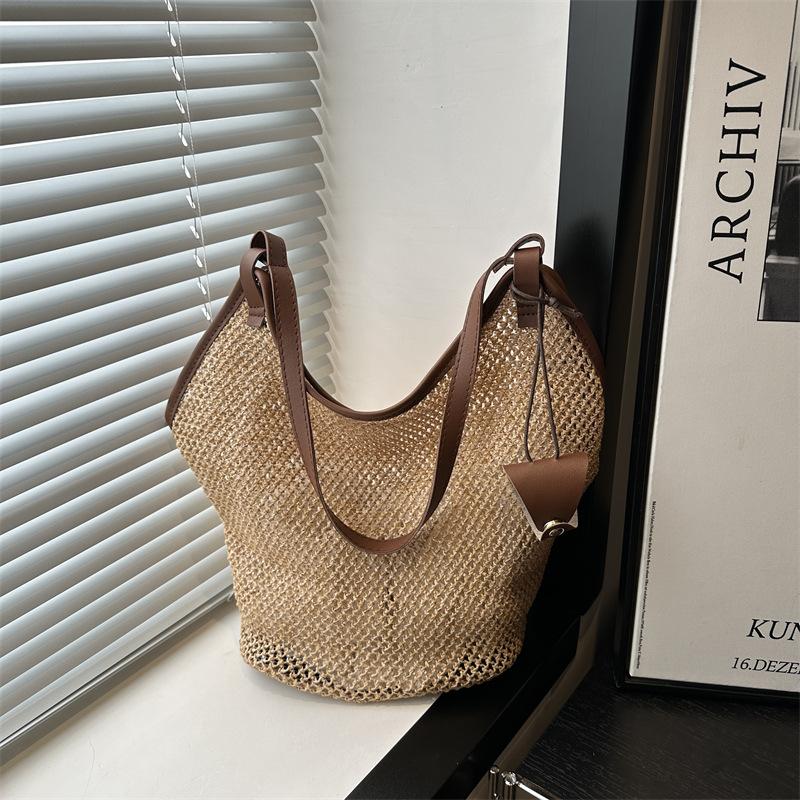 

Beach vacation large capacity straw bag light handbag summer shoulder tote bag коричневый