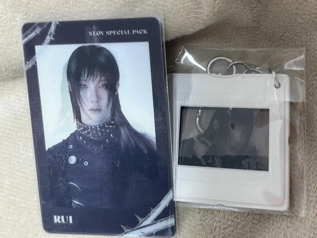 

Xlov Special Pack Poka + Key Ring Set