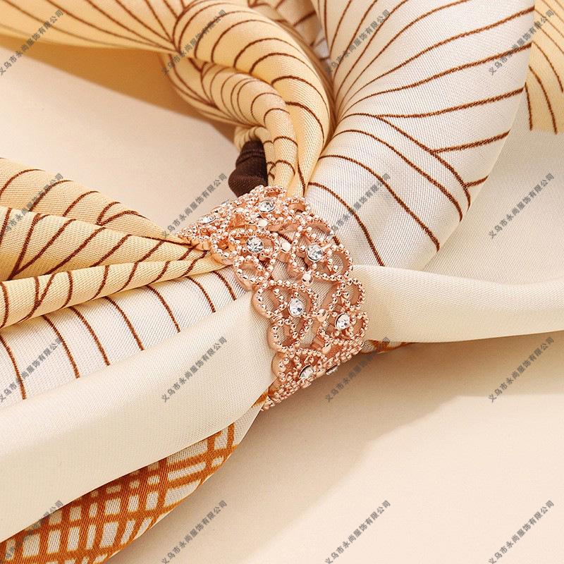 Retro Hollow Scarf Buckle: Versatile, Exquisite, Multifunctional Accessory