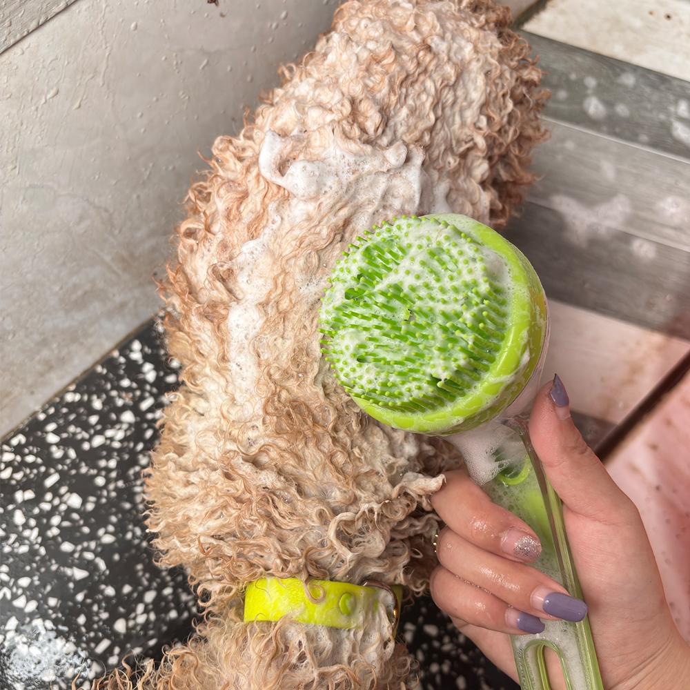 2-In-1 Dog Shampoo Brushs  Silicone Dog Bath Brushes  Pet Baths Brush for Dogs  Dogs Washing Brushs with Soap Dispenser  Pets Shower Cleaning Brushes