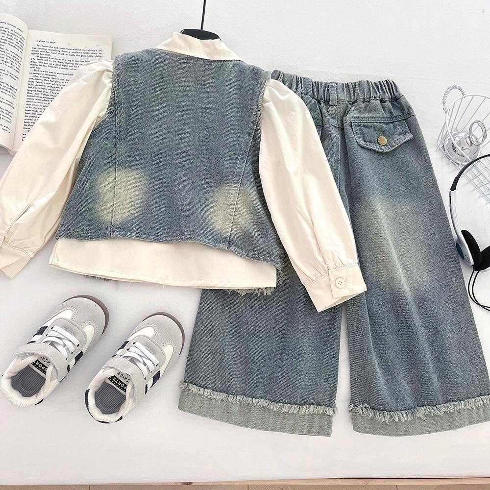 Stylová dívčí džínová vesta a set širokých kalhot s třásněmi a košilí - Kolekce Podzim 2025