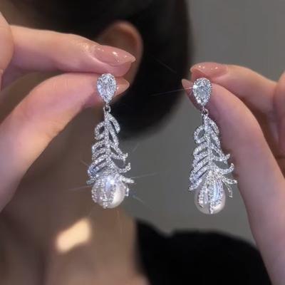 French High-end, Exquisite and Light Luxury Feather Pearl Tassel Earrings, Feminine, Fashionable and Slimming Long Stud Earrings