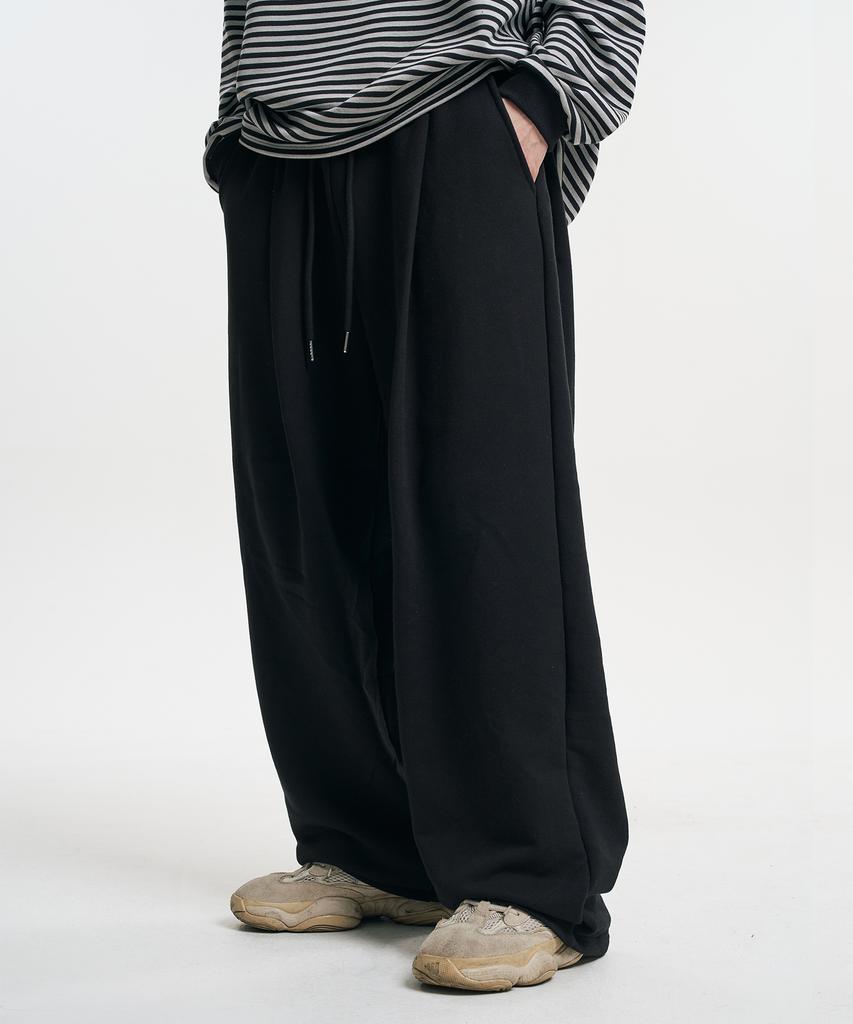 Mubeun Essential One-Pleat Wide Sweatpants Black