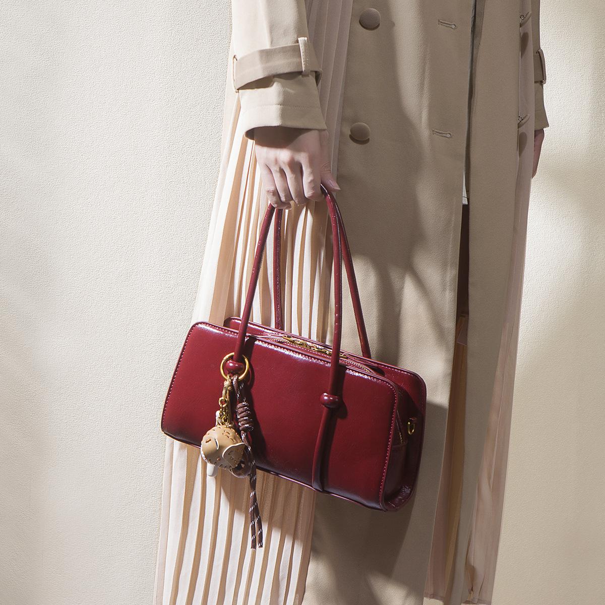 

Свадебная сумка 2025 новая невеста свадебная девушка большая вместимость высокое чувство мягкая кожа нишевая красная повседневная сумка-тоут бордовый