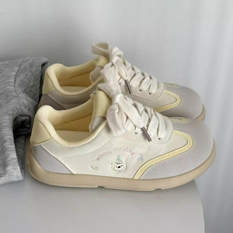 Cute puff bear pattern board shoes women's new spring versatile little white shoes retro thick sole
