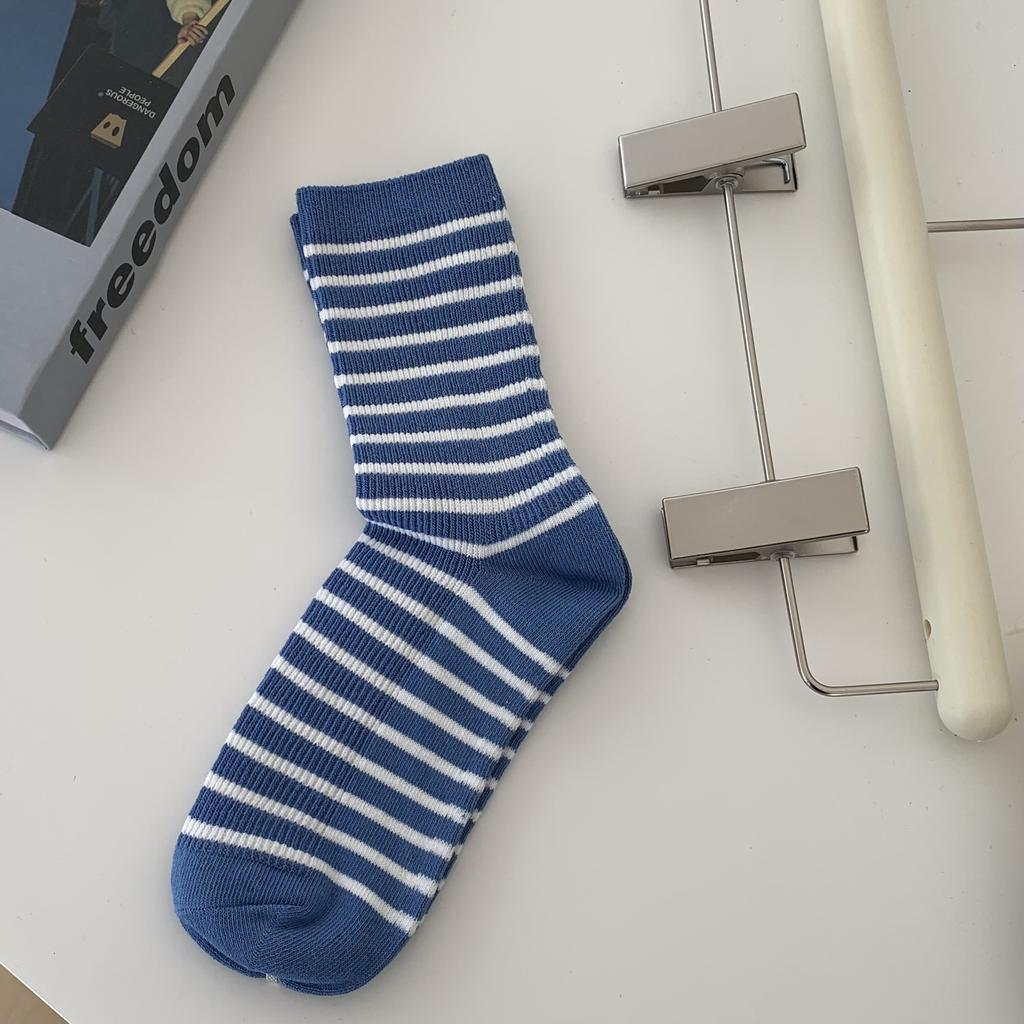 Socken Damen Mittelsaison Strümpfe Trendige Socken Grau College-Stil Strümpfe Vielseitige Gestreifte Stapelbare Socken
