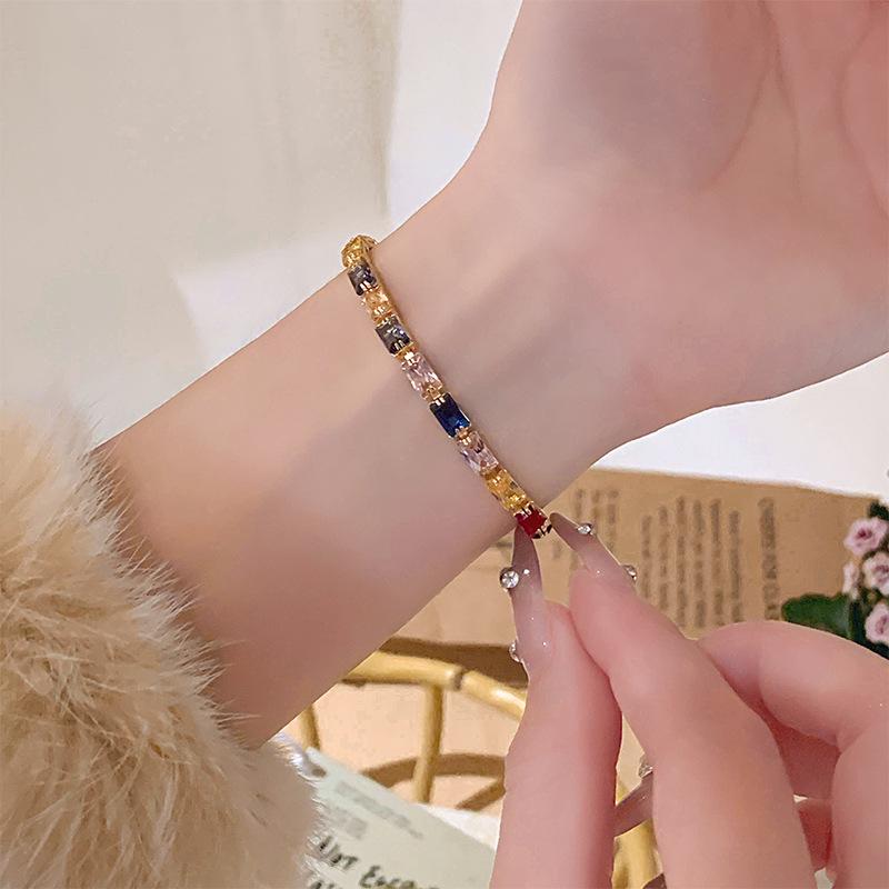 Bracciale Regolabile Colorato con Zirconi 2024: Gioielli alla moda, versatili ed eleganti per un look leggero e personalizzato