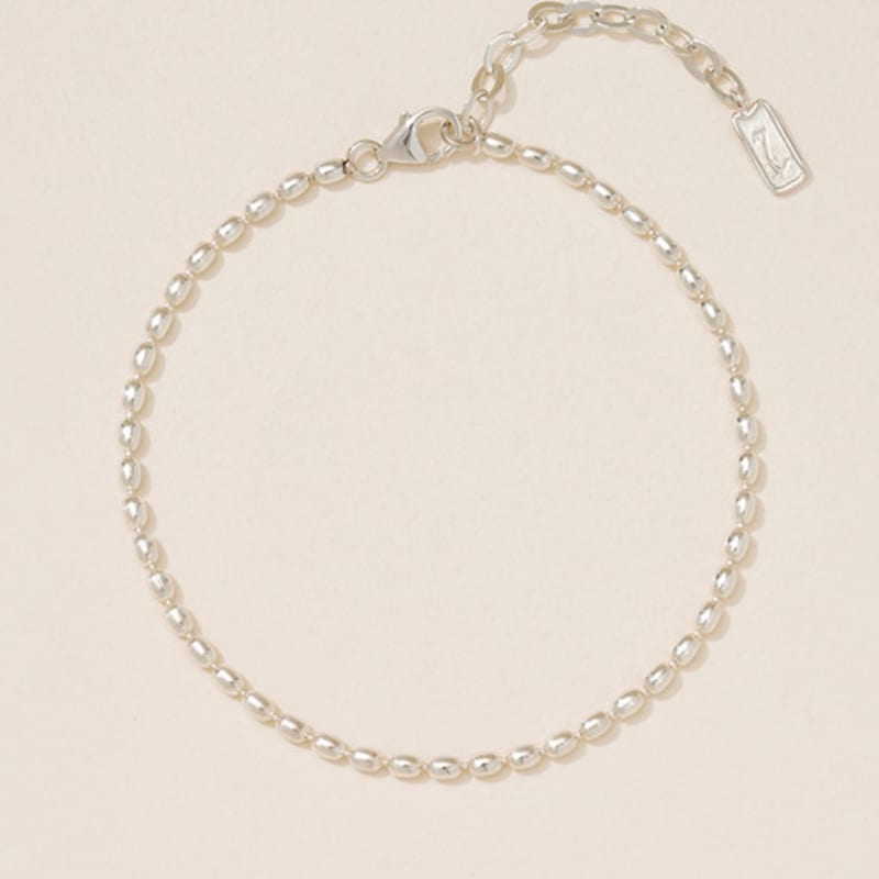 

Manaet Slim oval Shaped Ball B Gold Plated