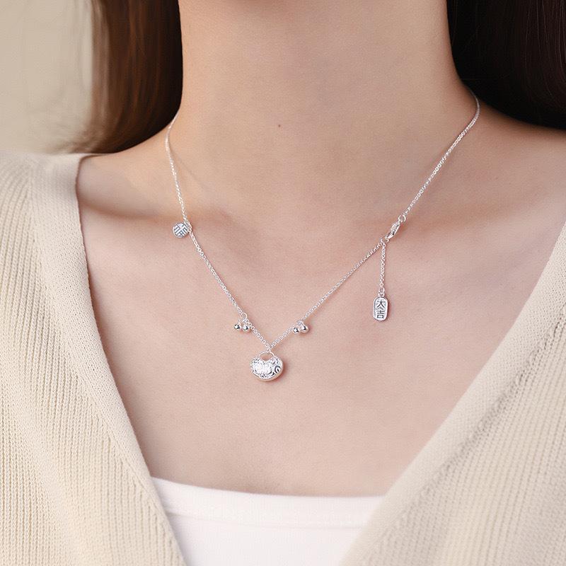 Fu Brand Safety Lock Necklace Women's Niche High-end Sense Retro New Chinese Fubao Pendant Collarbone Chain Natal Year Gift