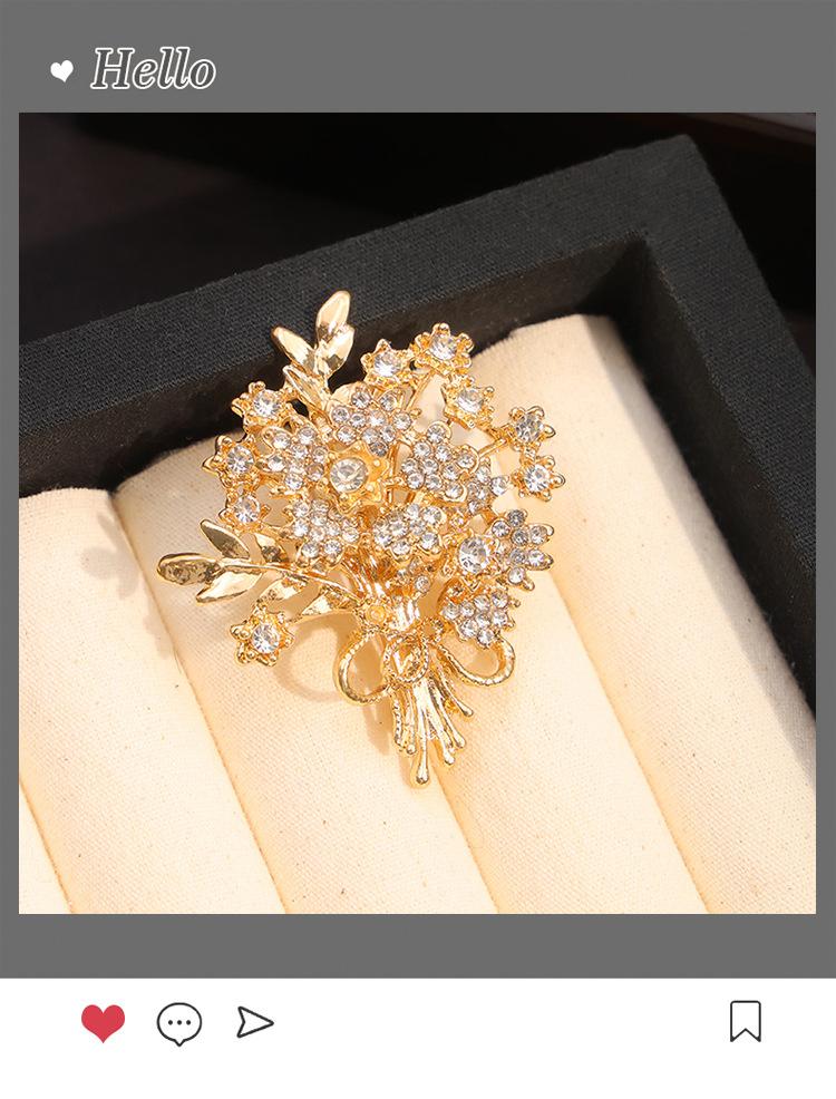 Luxury Brooches for Women Men Exquisite Crystal  Rhinestone Flower Bouquet Brooch Pin Wedding Party Banquet Jewelry Accessories