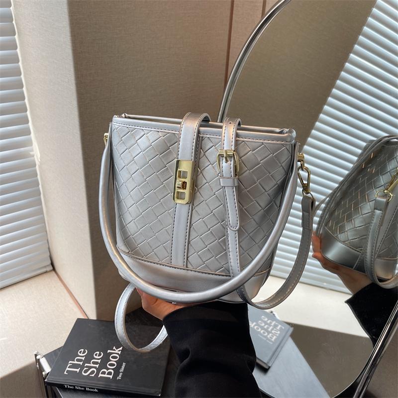 A PUC material solid color fashion women's shoulder bag, high-end design straps comfortable fabric soft women's gift