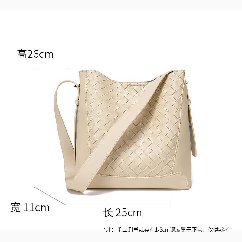 Bag Summer Women's Versatile New Woven Bag Large Capacity Bucket Bag Women's Leather Shoulder Bag