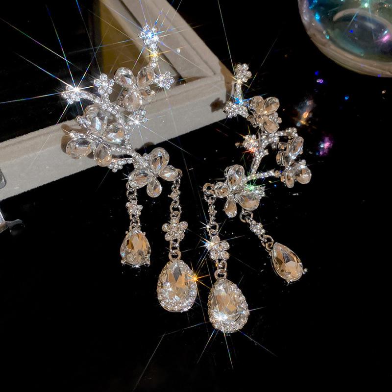 Exquisite Zircon Tassel Earrings: Sparkly, Versatile, Minimalist Design with Light Luxury Appeal.