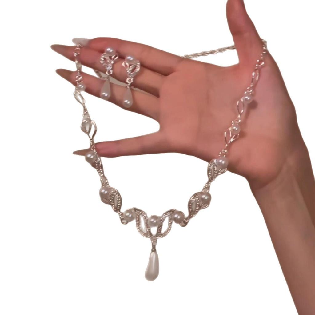 Exquisite Rhinestone Leaf Pearl Jewelry Set: Elegant Court-Style Necklace & Earrings