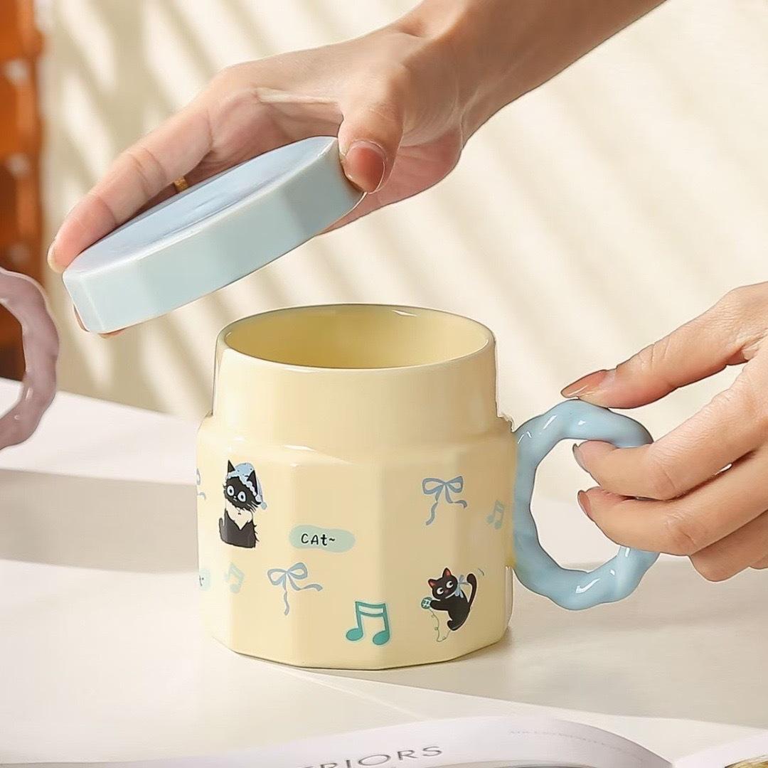 

Милая кружка с кошкой Высоко выглядящая керамическая чашка с крышкой для подарков на день рождения девочкам, сувениров 301-400ml