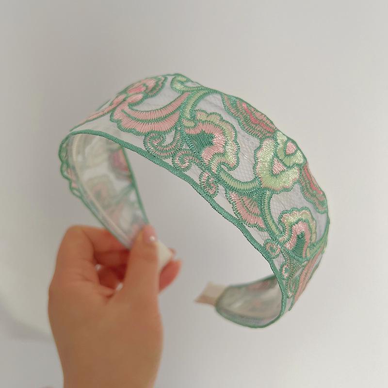 Luxury Embroidered Chinese Zanhua Wide-Brim Face-Washing Headband for Women