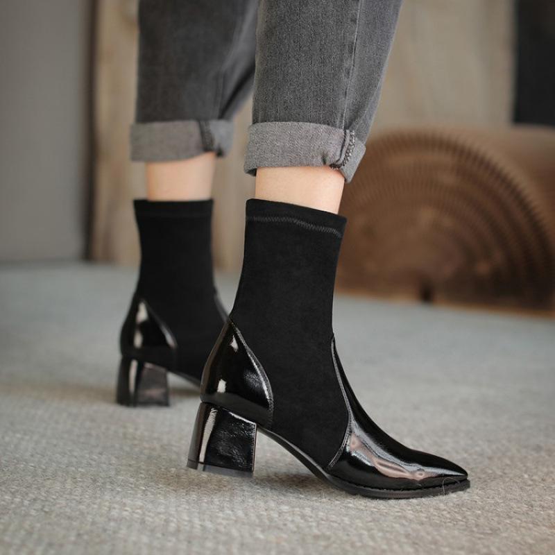 Autumn and winter women's Martin boots square head medium heel large size leather boots women's and Korean version patent leather new black medi