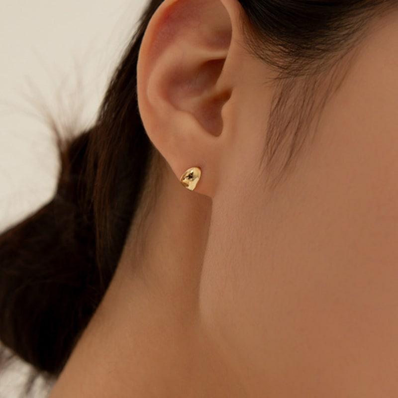 LUNNE 14k Moonlight Curve Earrings (14k Gold) #LFE51