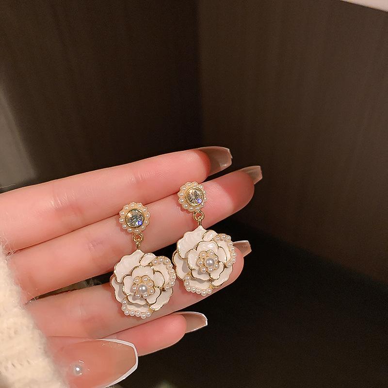 Pearl-set Diamond Drip Oil Camellia Earrings French Retro Niche Versatile Stud Earrings Wholesale