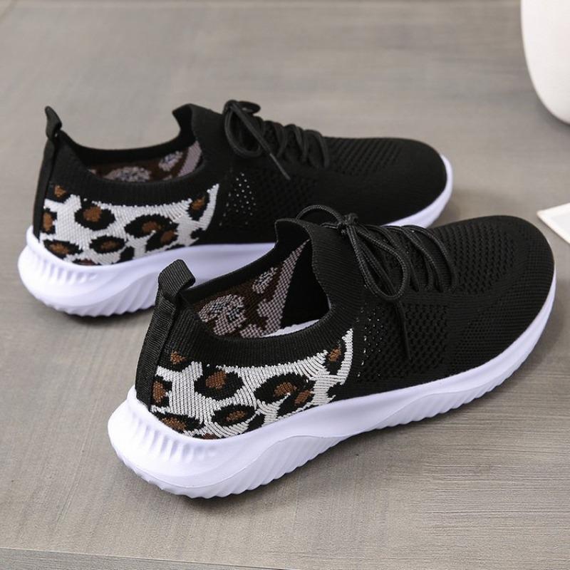 New women's flat-bottomed casual sports shoes New round head large size lace-up fashion mesh shoes