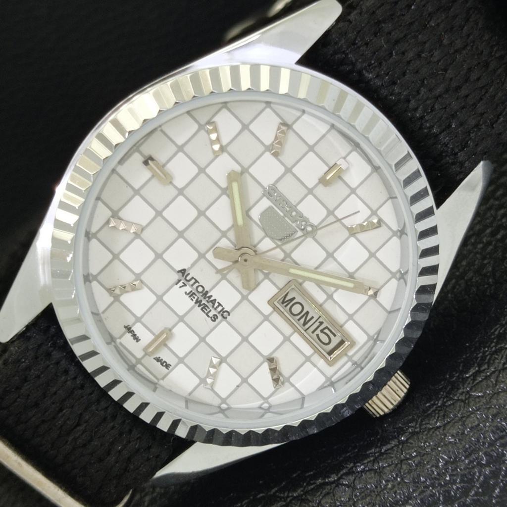 AUTOMATIC VINTAGE REFURBISHED SEIKO 5 JAPAN MENS WHITE DIAL WATCH A440393-4 Sk-a440393