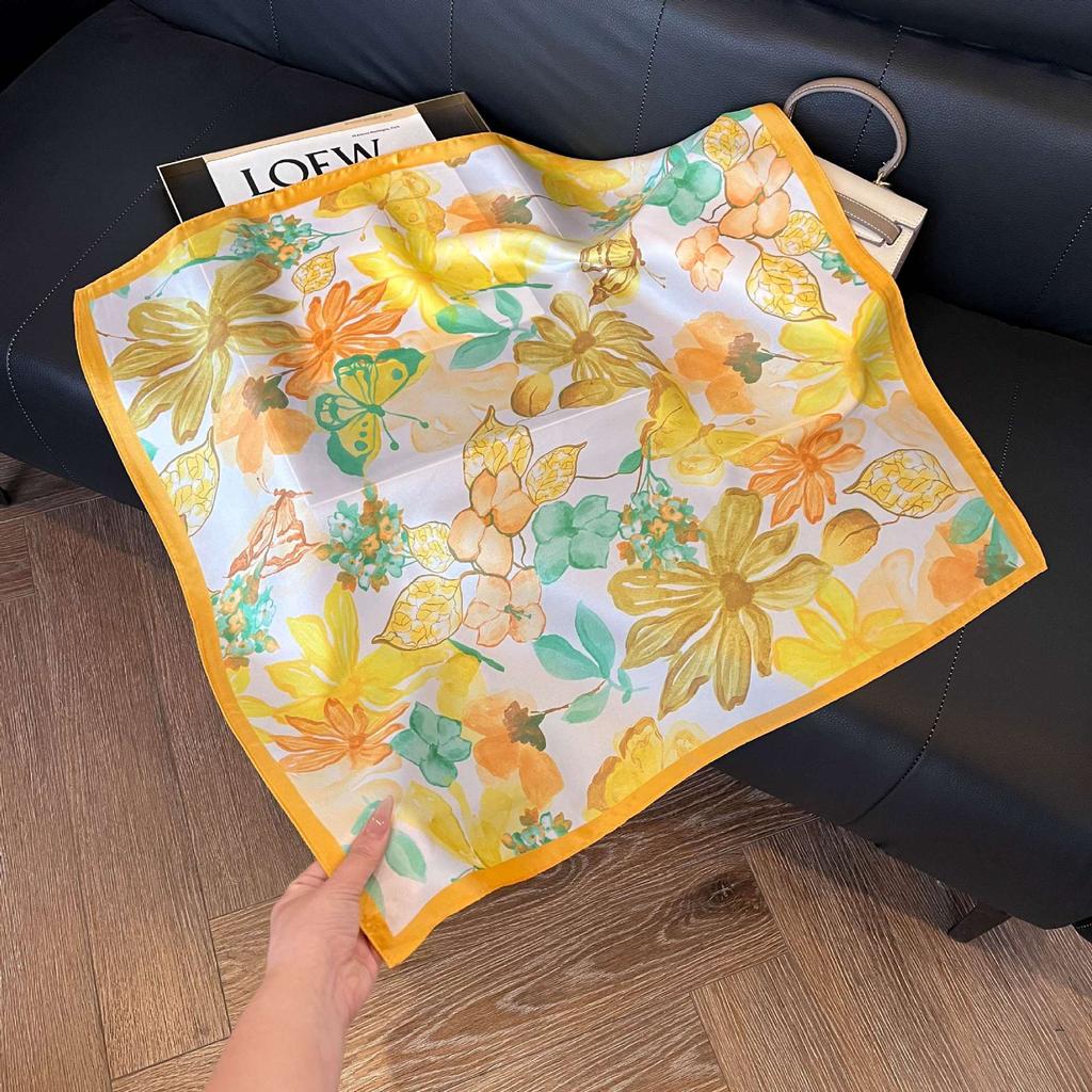 Simulated silk women's small square scarf, Korean cashew nut leopard print small silk scarf, headscarf, four-season scarf, professional scarf.